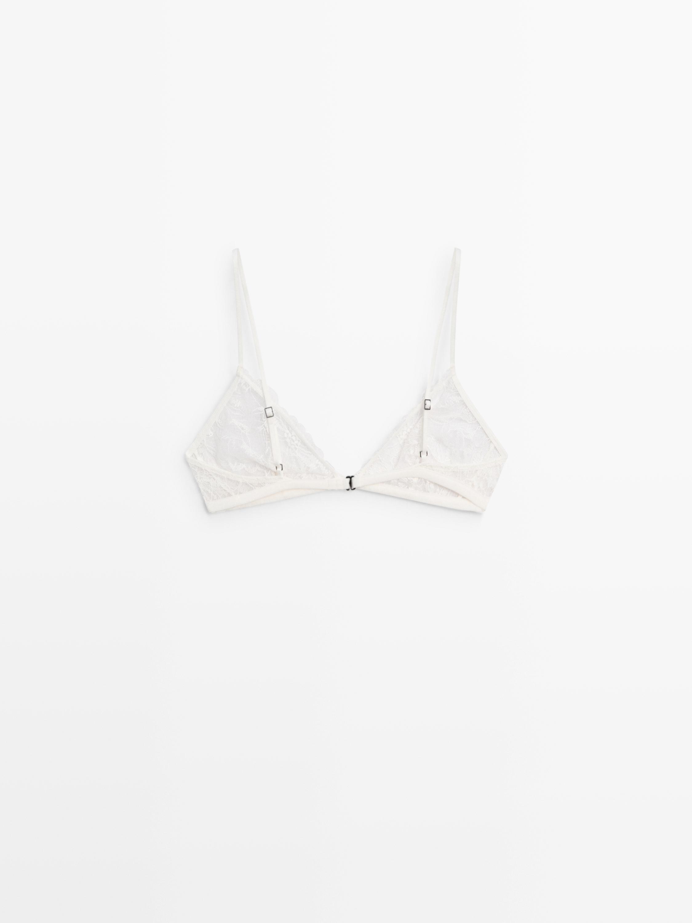 Lace bralette with scalloped details